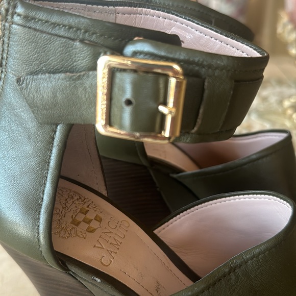 Vince Camuto sandal very very good condition used like twice size 6 - Picture 2 of 14